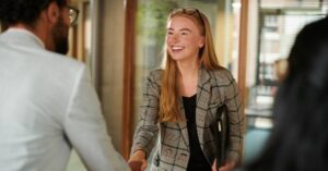 jak zdobyc pierwsza prace bez doswiadczenia glowne