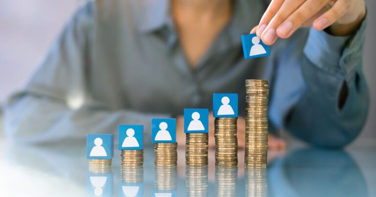 najniższa krajowa 2025 – netto, brutto, koszt zatrudnienia pracownika.