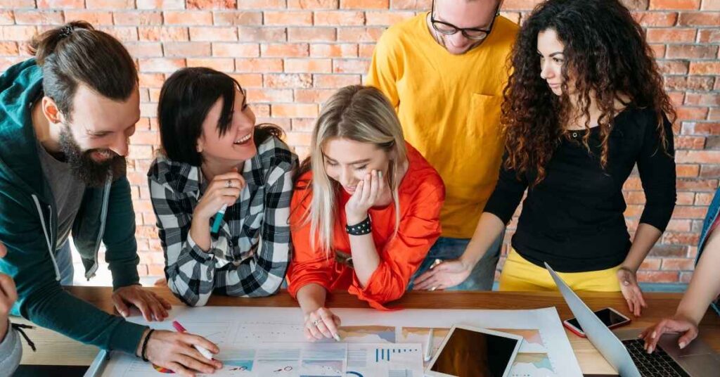 milenialsi, czyli pokolenie y. grupa ludzi pracująca nad projektem