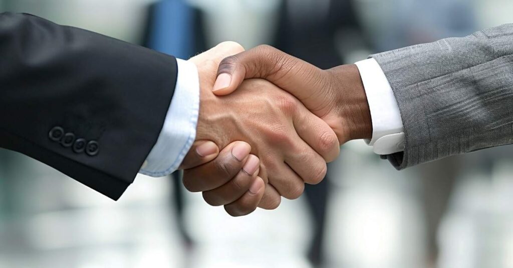 techniki sprzedaży, uściśnięcie dłoni